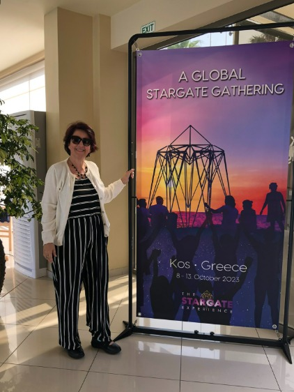Monica Martins em encontro global Stargate na Grécia