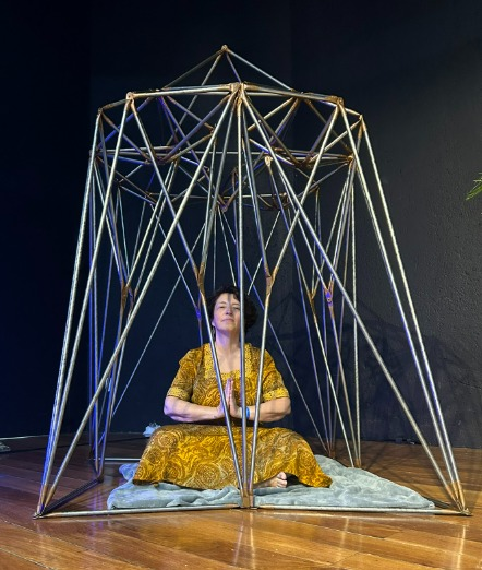 Monica Martins em experiência Stargate